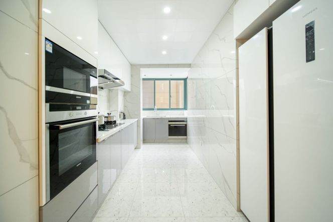 Modern decoration 3brs with floor heating and balcony in central Xujiahui 