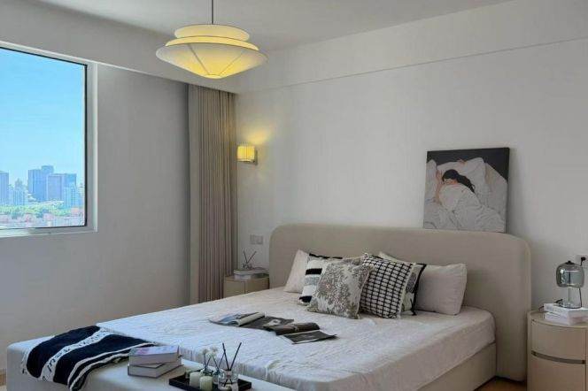 Modern & Spacious 3 br (185 Sqm) easy to L 2/3/3 ZhongShan Park St.