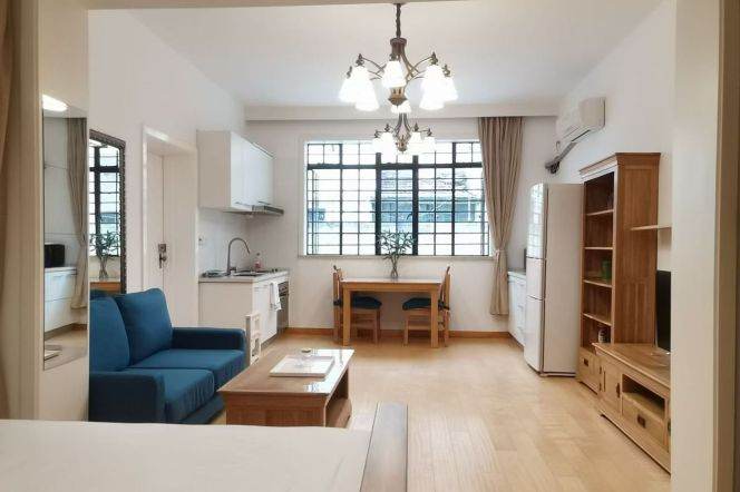 Charming quiet Lane Apt with big windows+oven+floor heating @ iapm