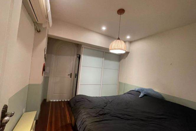 cozy 1br with public yard Nr iapm M1/10/12