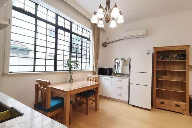 Charming quiet Lane Apt with big windows+oven+floor heating @ iapm