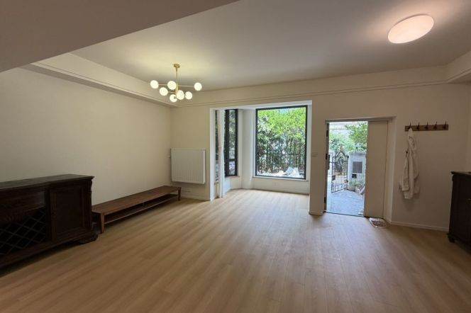 nice 5brs townhouse with garden terrace in hong qiao only 33.7K
