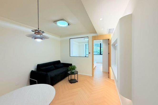 Moho mall - Suzhou River - comfortable living- brand new- lots storage 