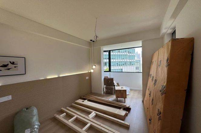 Modern decoration 1bedroom with floor heating and balcony nearby  west nan jing road CBD 