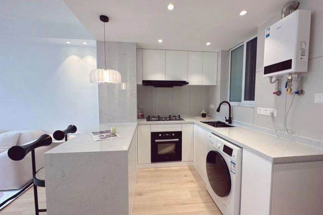 Spacious 1Br w. big Wardrobe Xujiahui