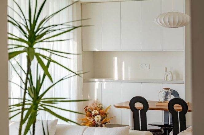 Stylish 3-Bedroom Apartment West Nanjing  Road CBD