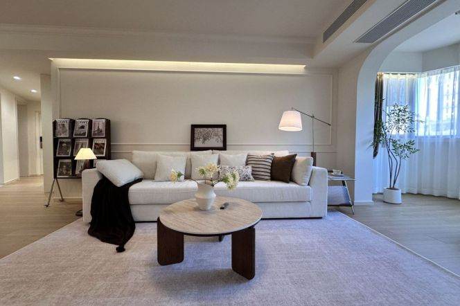 Moddern decoration 3brs with floor heating and balcony in Gubei 