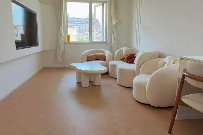 Hongqiao lu station spacious 1br with lift with 9k