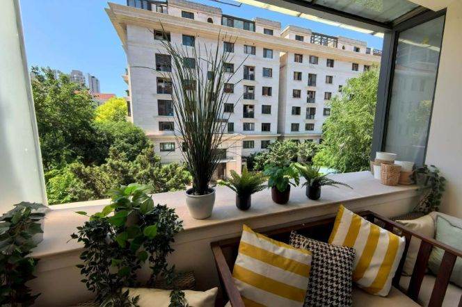 Cozy 1Br/2Lr/1Bt+Outdoor Balcony@L10/11 Jiaotong University Station 