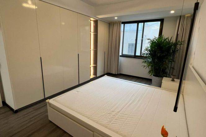  Spacious 3br with floor heating nr Jing'an Temple &Changshu rd 