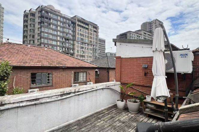 Jing'an temple 1BR apartment with terrace