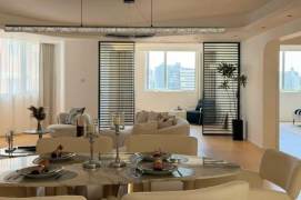 Modern & Spacious 3 br (185 Sqm) easy to L 2/3/3 ZhongShan Park St.