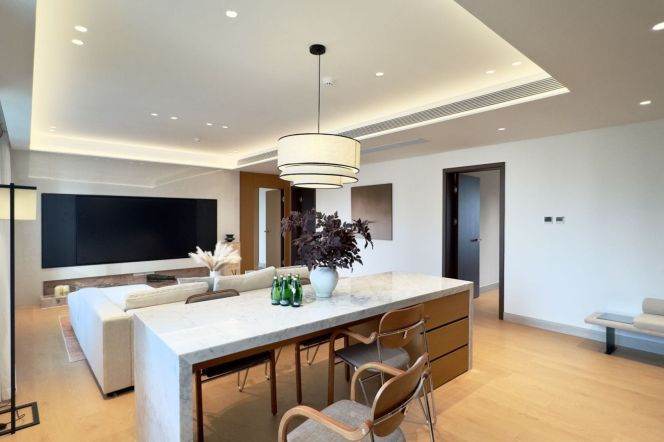 super modern brand new big 2brs floor heating nice view balcony beside IFC ,Huang pu river