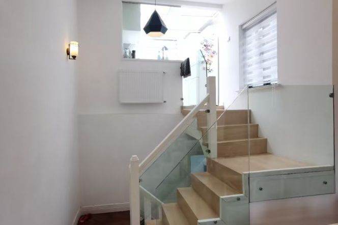 Quiet clean Lane Apt with private rooftop terrace @ line 9,12 Jiashan Rd.
