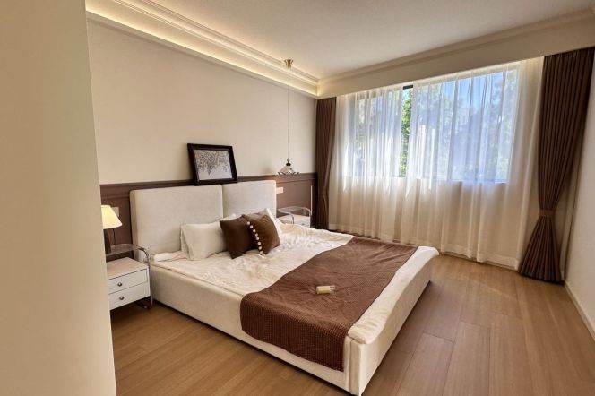 Moddern decoration 3brs with floor heating and balcony in Gubei 