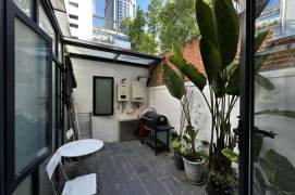 2br-Yard - 2 minutes to Line 1/10/12 - South Shaanxi Road