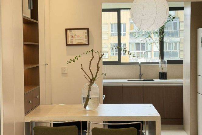 Modern 2 br in MinHang  ,easy to L12 GuDai Rd st.