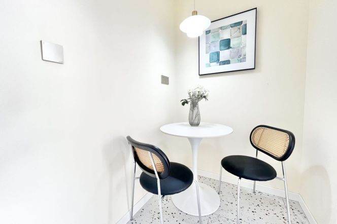 10.5k Bright 2Br Nr Changshou Rd.line7/13 close to The Creek.