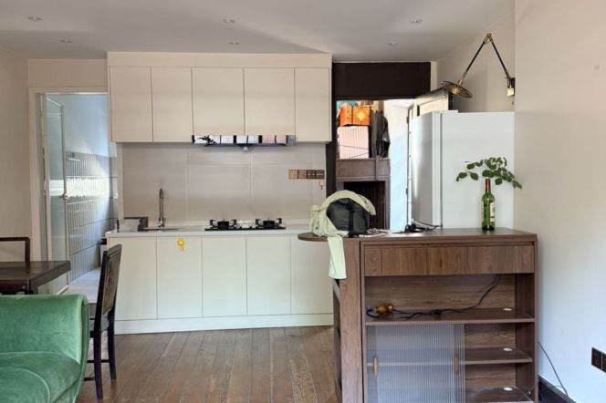 prime location- good vibe neighbourhood- line 1/10/12 south shaanxi road 