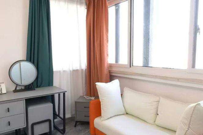 Modern Bright 2br Apt has elevator super close to metro @ Changning 