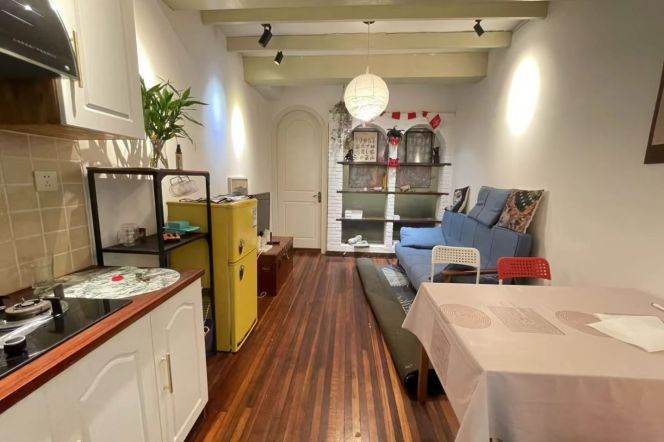 cozy 1br with public yard Nr iapm M1/10/12