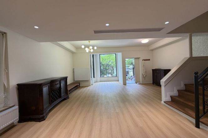 nice 5brs townhouse with garden terrace in hong qiao only 33.7K