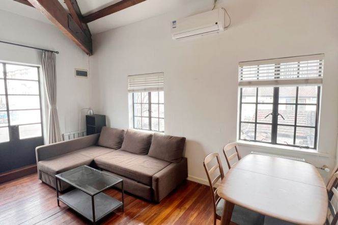 Jiashan Lu Historic building Apt. Outdoor balcony 