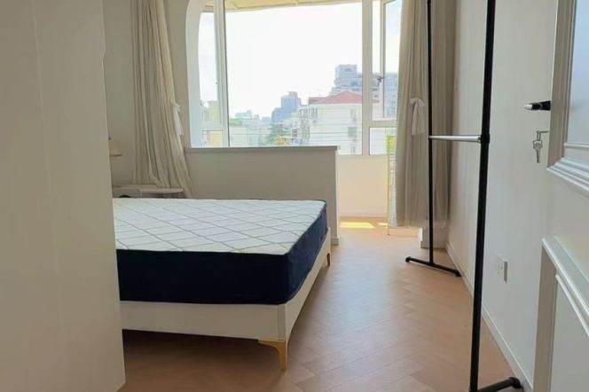 Hongqiao lu station spacious 1br with lift with 9k