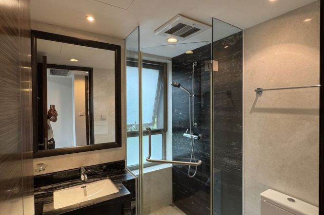 8 Park Avenue，Open the window and you'll see greenery. There are parking spaces available,L 7