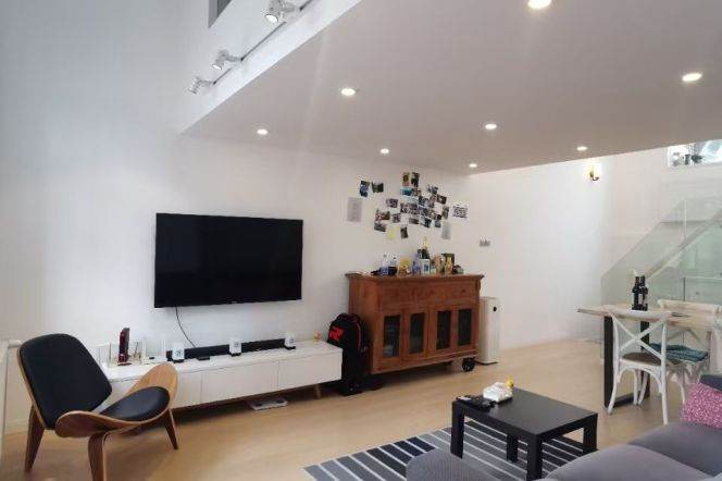 Quiet clean Lane Apt with private rooftop terrace @ line 9,12 Jiashan Rd.