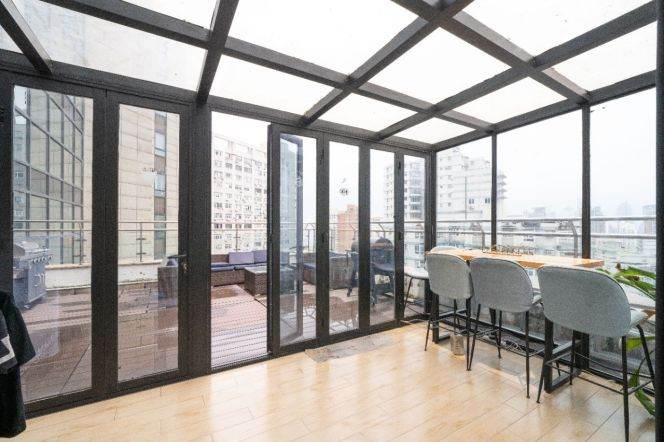 Elevator 1br- 80m2 Grand Terrace - 10 minutes to Line 2/12/13 - Nanjing West Road