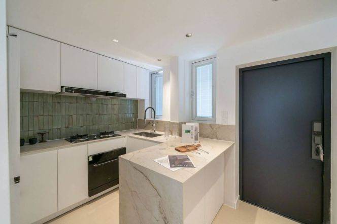 Modern 2 br 5 mins walking to L 10/11 JiaoTong University St.