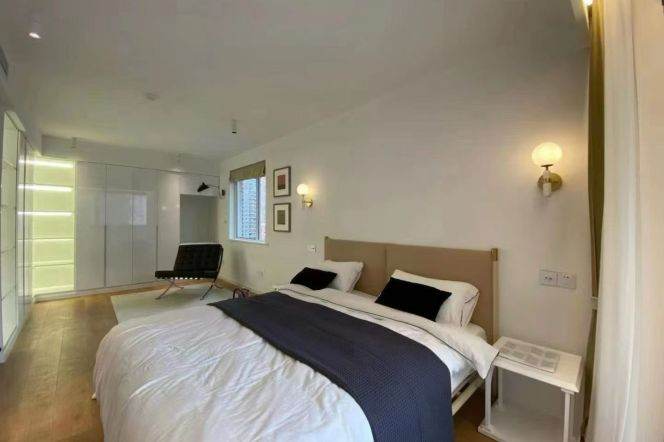Modern 1br/100sqm & balcony/elevator @Wuding Rd & Line14
