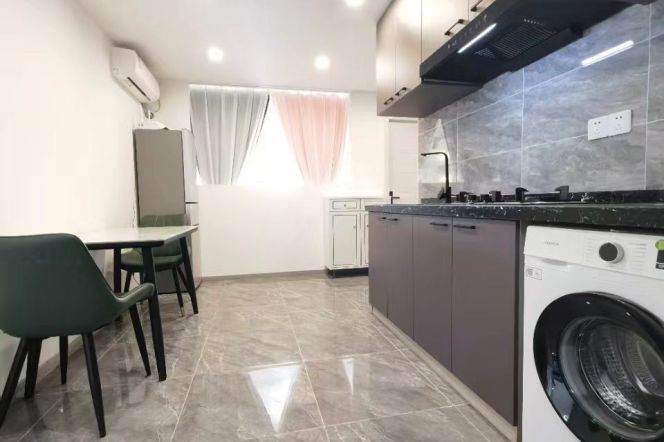 Modern Bright 2br Apt has elevator super close to metro @ Changning 