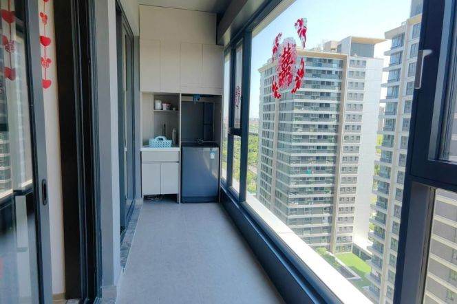 Modern 3 br with Big balcony+floor heating ,next Wellington shanghai. L 6/8/11