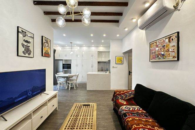 2br-Yard - 2 minutes to Line 1/10/12 - South Shaanxi Road