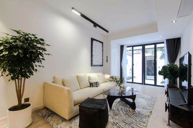 Well decorated 3Br+big yard w. Floor Heating