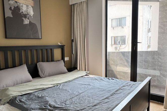 Modern &Spacious 2BR +Balcony +Heating+ Elevator | Zhongshan Park Metro L2/3/4