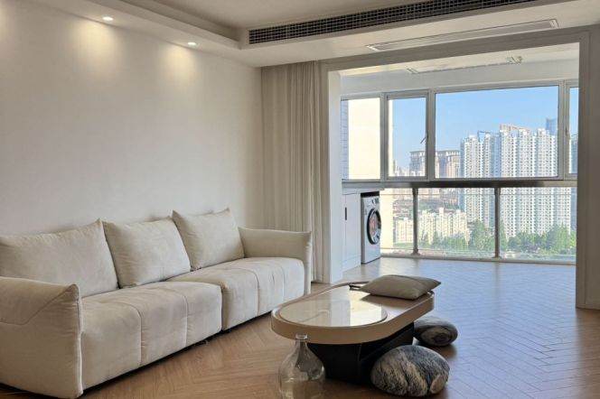 Highrise & Modern & Spacious 3Br-2bathr 135Sqm +scenic windows | Floor heating | Jiangsu rd Mt