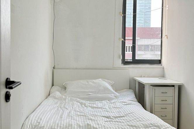 Nice room near West Nanjing rd, international roommates, close to ESSCA, long/short lease 