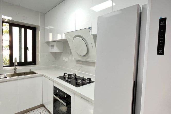 Spacious 2Brs/2Lrs/2Bts apt nr West nanjing rd,M2/12/13