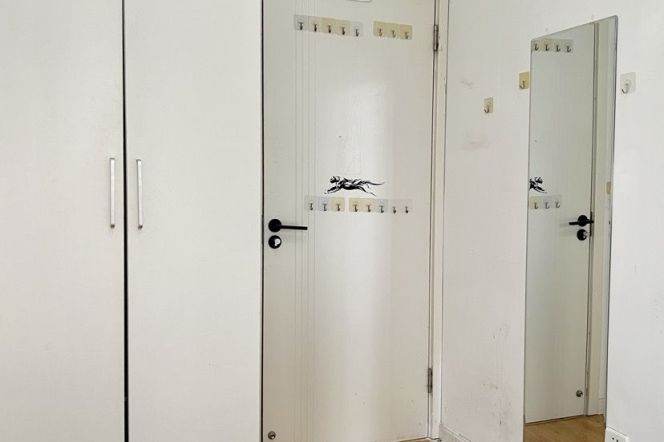 Nice room near West Nanjing rd, international roommates, close to ESSCA, long/short lease 