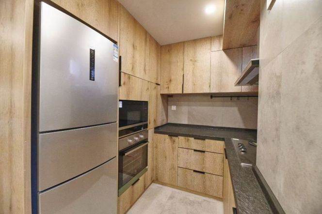  Spacious 2br with Balcony @South Shaanxi Rd    