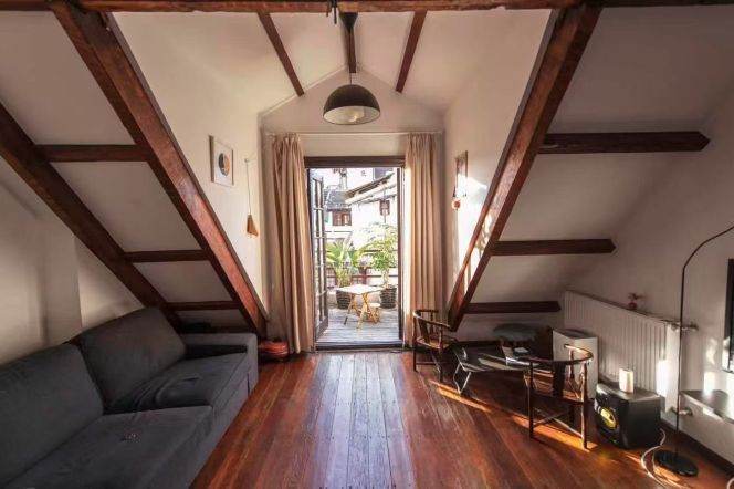 Jing'an temple 1BR apartment with terrace