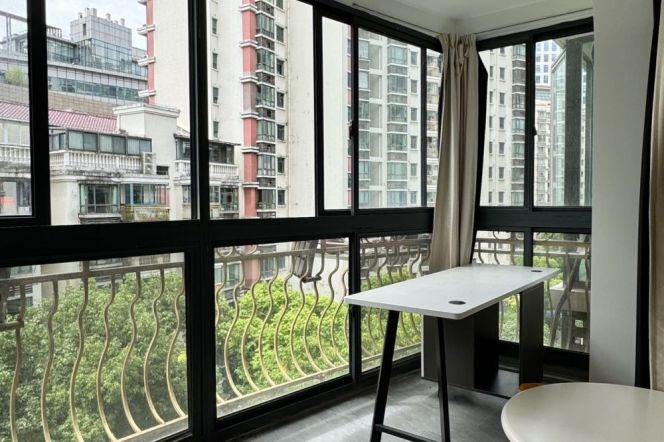 Spacious 2Br-2bathr + heating +balcony | Good compound | Changshou rd metro L7&13