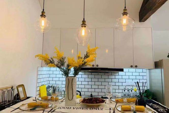 Xintiandi 2BR/2Mins to Metro
