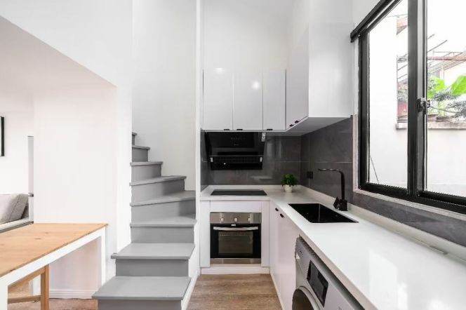 South Shanxi rd 1BR apartment with balcony