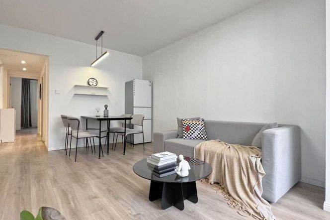 Modern 1br with elevator near Jiangsu Rd 