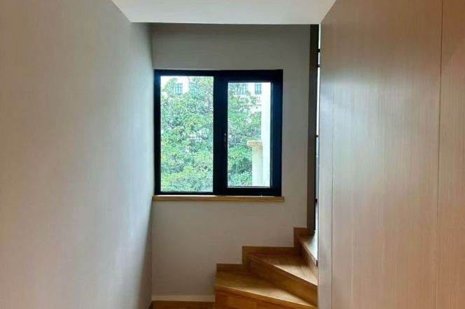 Historic Entire Townhouse — 36,000 RMB