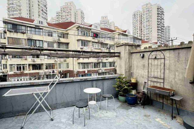 Spacious&Bright 1Bdr 1Bath Apt+Jing An Temple+3F Walk Up+Clean Corridors+Large Terrace